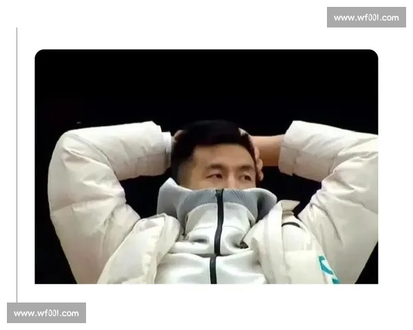 举重赛场惊险瞬间失误引发观众热议与反思